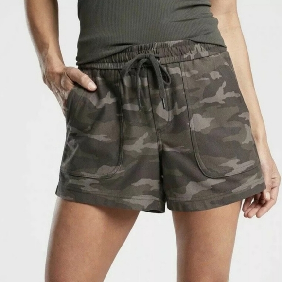 Athleta Pants - Athleta Farallon Camo Shorts